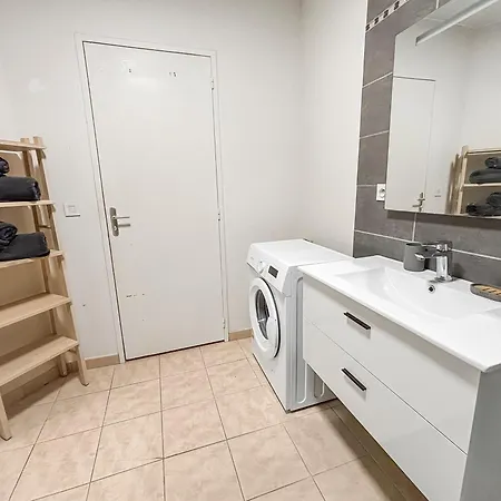 Apartment Spacieux & Central, Parking Prive