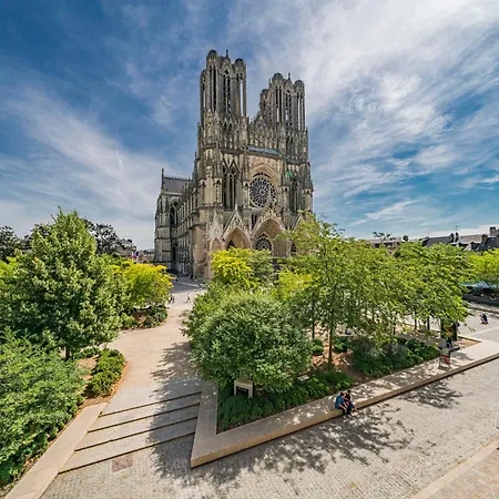 Spacieux & Central, Parking Prive Reims