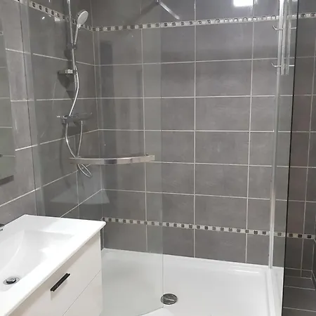 Apartment En Duplex, Proche Du Centre Ville, Parking Prive Reims