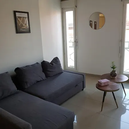 En Duplex, Proche Du Centre Ville, Parking Prive * Reims