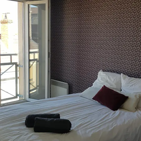 En Duplex, Proche Du Centre Ville, Parking Prive Reims