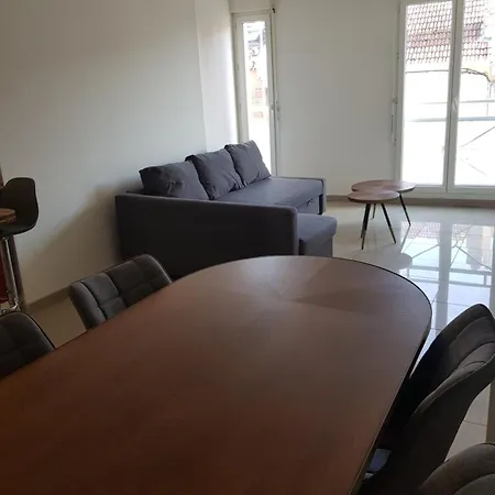 En Duplex, Proche Du Centre Ville, Parking Prive *